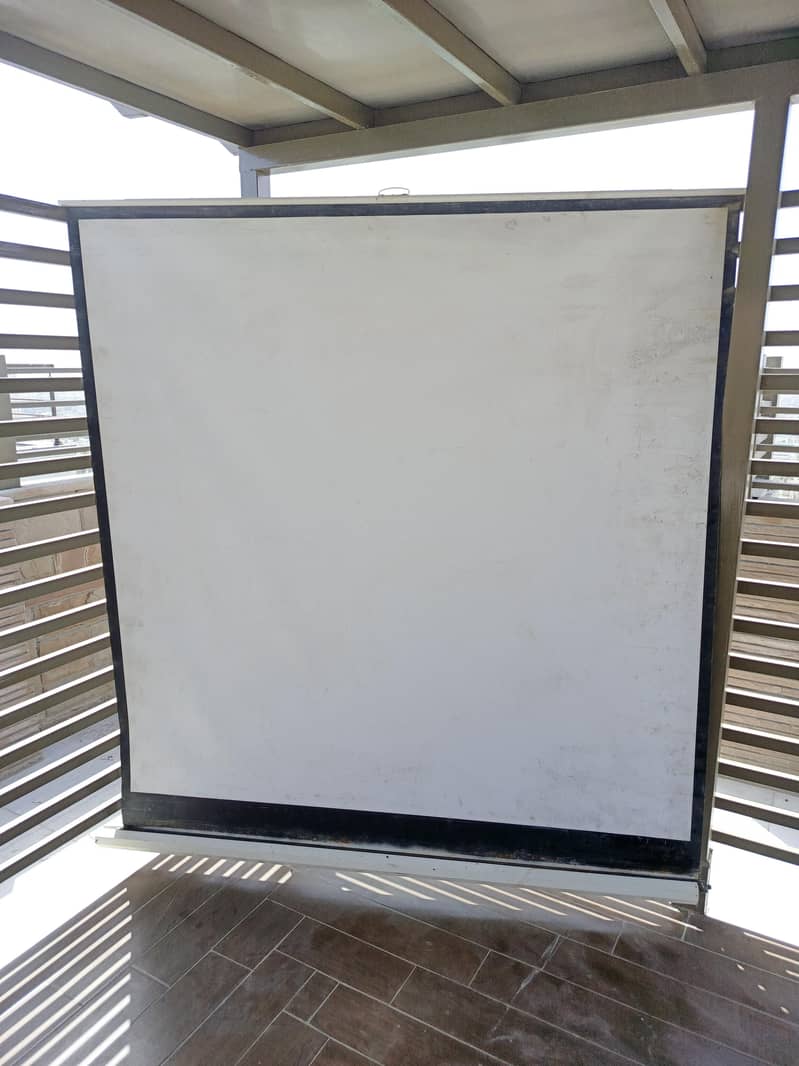Tripod Screen projector 0