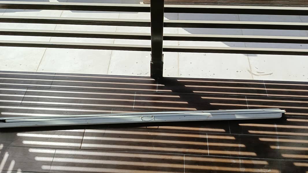 Tripod Screen projector 3