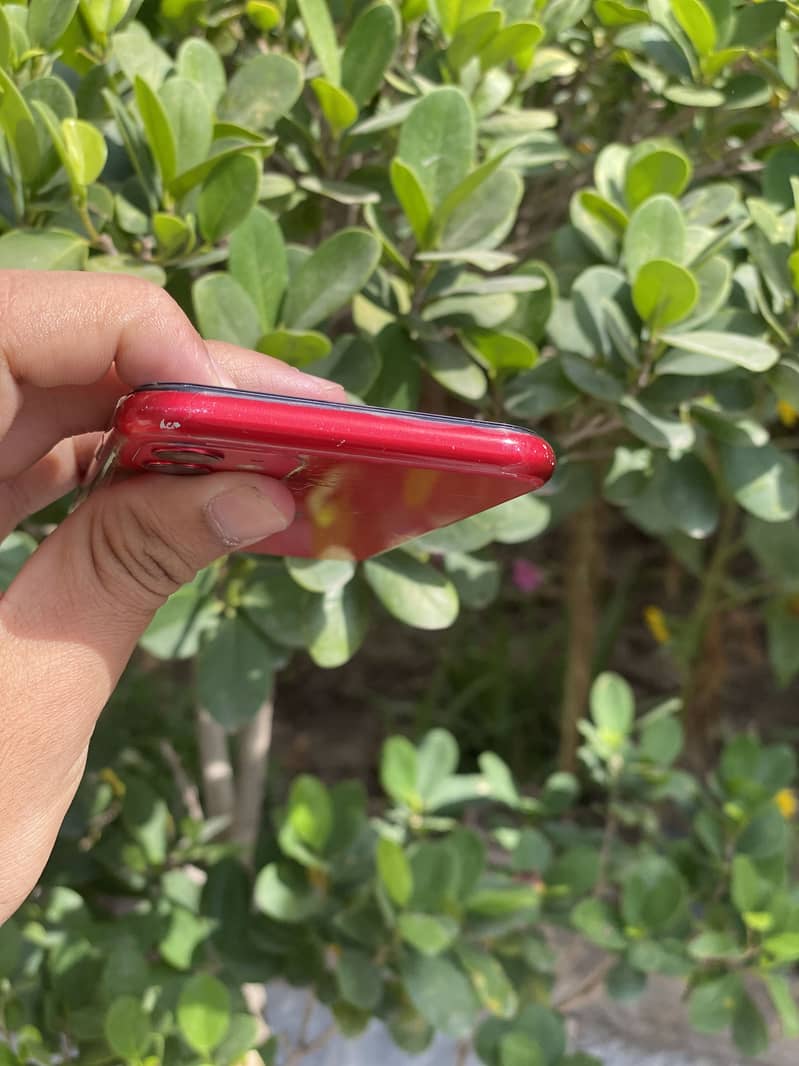 iPhone 11 4