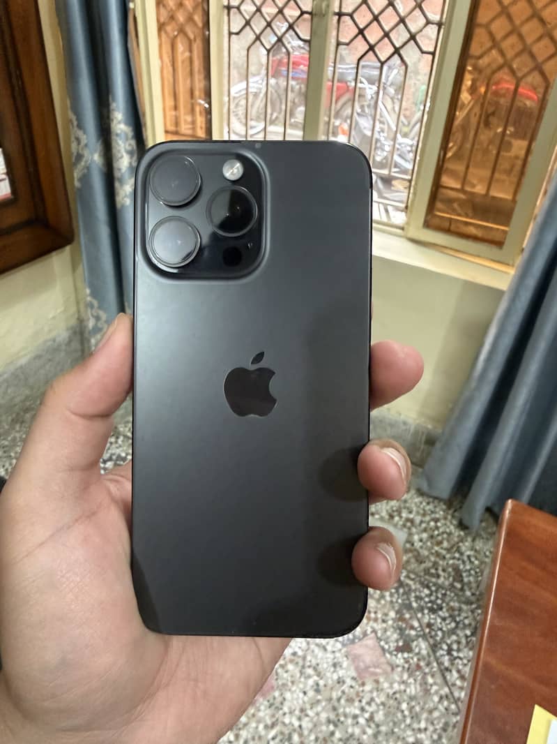 iPhone 15 pro max 4