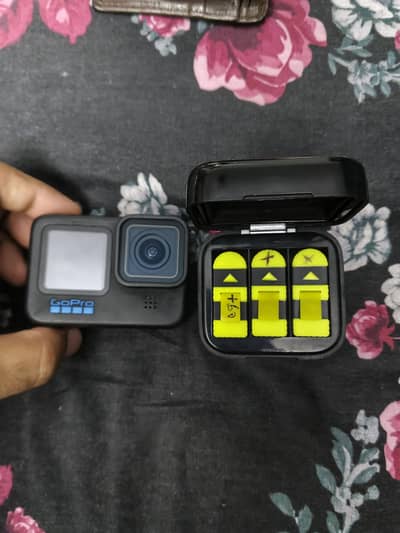 GoPro Hero 10 with 4 batteries and all accessories
