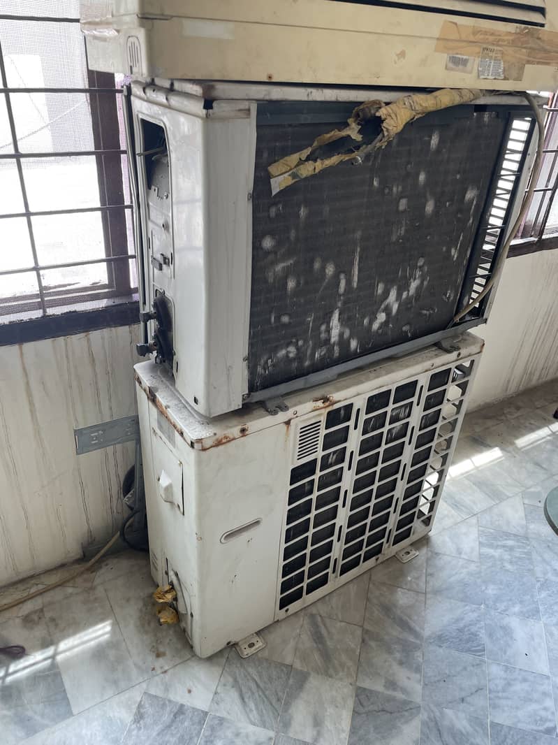 2 Split ACs in Full Working Condition 4
