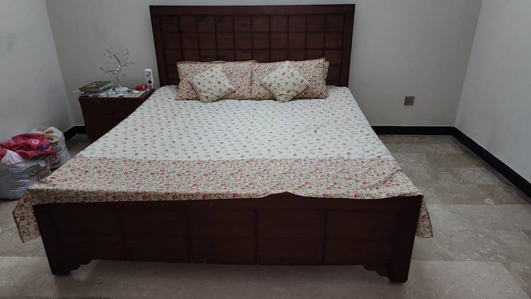 king size double bed 0