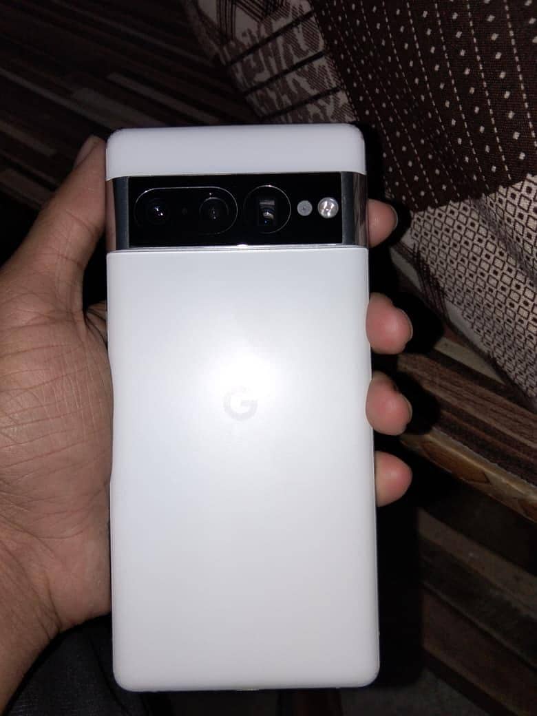 Google Pixel 7 Pro . . . . 0
