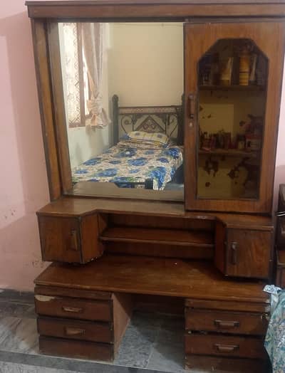 “Elegant Dressing Table with Drawers – Affordable Price