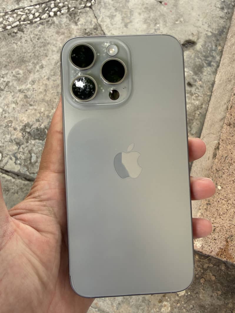 Apple iPhone 15 Pro Max 0