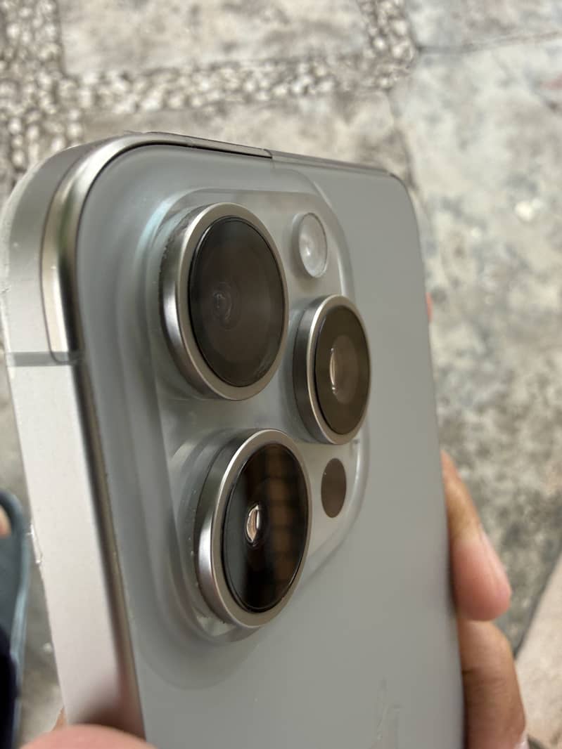 Apple iPhone 15 Pro Max 2