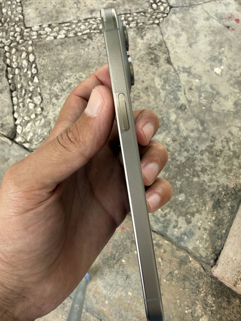 Apple iPhone 15 Pro Max 8