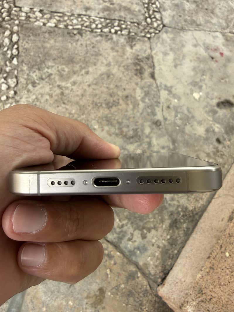 Apple iPhone 15 Pro Max 10
