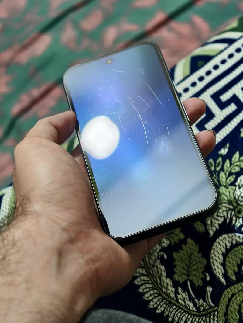Google Pixel 9 5