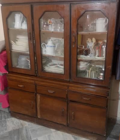 Bartan Showcase / Crockery Cabinet