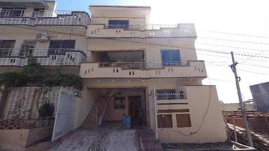 Prime Location House Of 6 Marla In Airport Housing Society - Sector 4 For sale