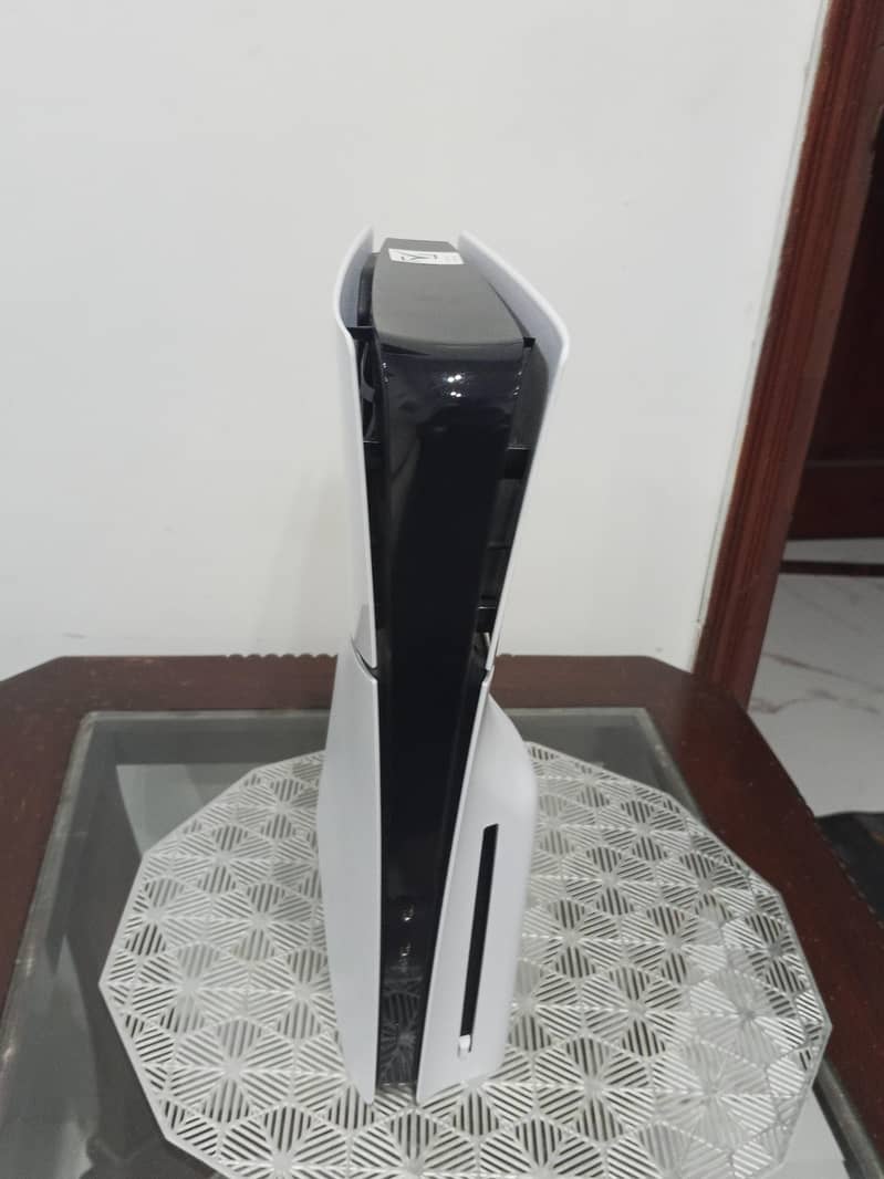 Playstation 5 ( UAE version)  console disc version with controller 0