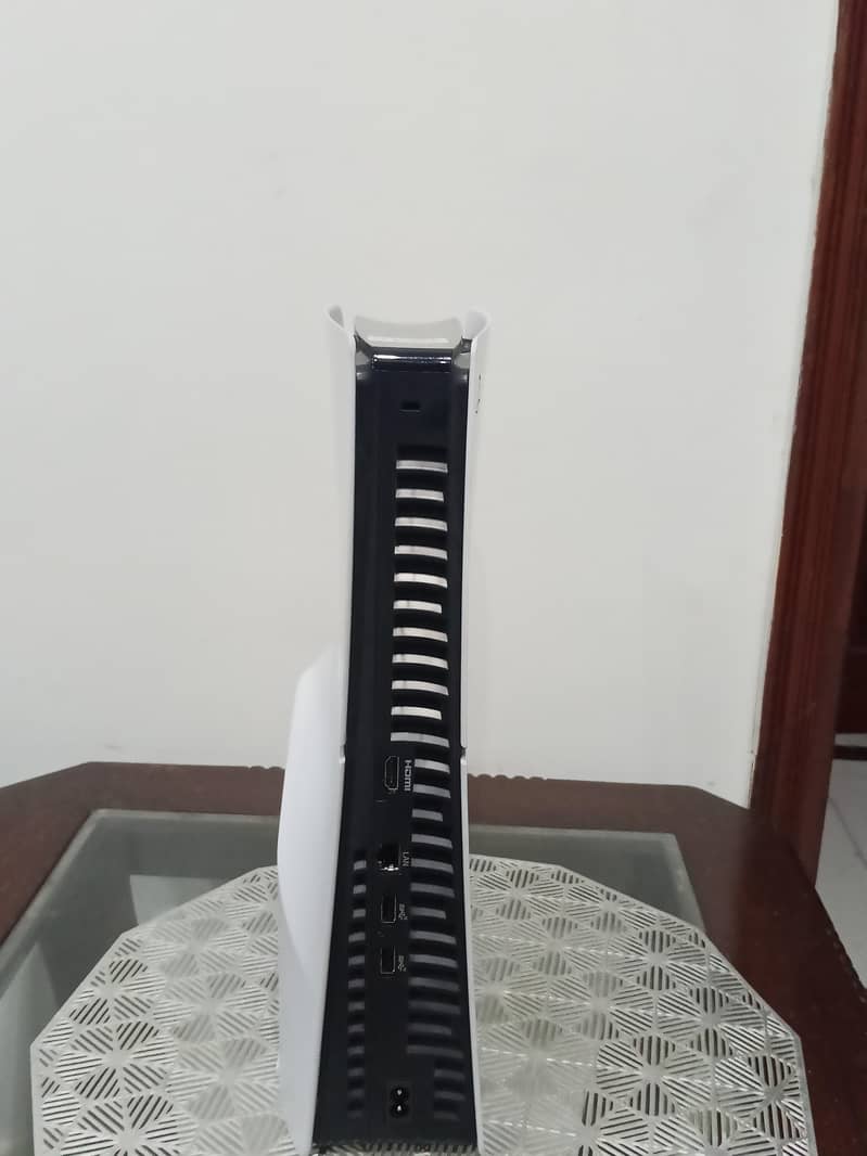Playstation 5 ( UAE version)  console disc version with controller 1