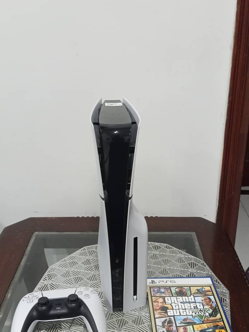 Playstation 5 ( UAE version)  console disc version with controller 3