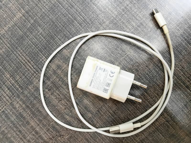 Huawei Quick Charger with Type-C cable 0