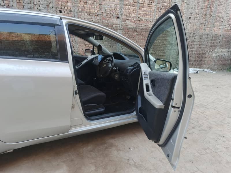 Vitz Genuine 6