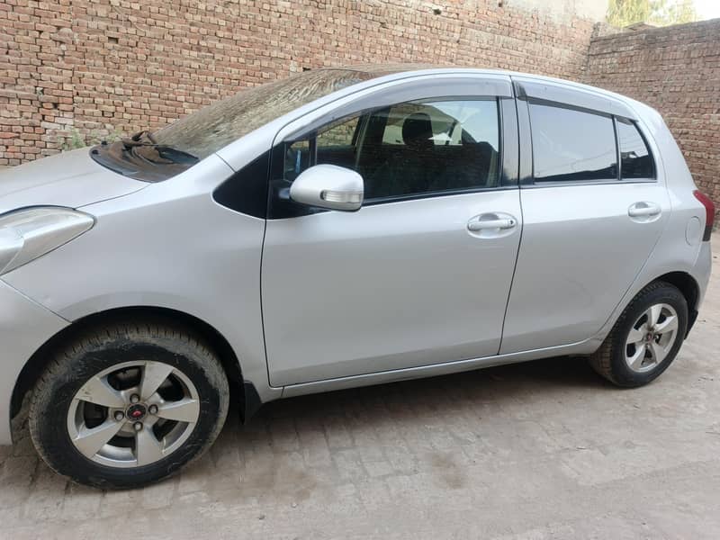 Vitz Genuine 11