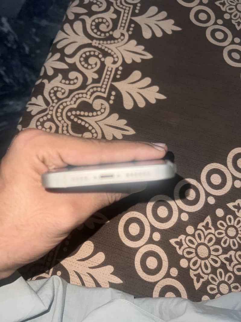 iPhone 14 Plus 4
