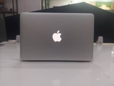 APPLE Macbook Air 2015  Core i5 / 4GB Ram / 128GB SSD Lush Condition