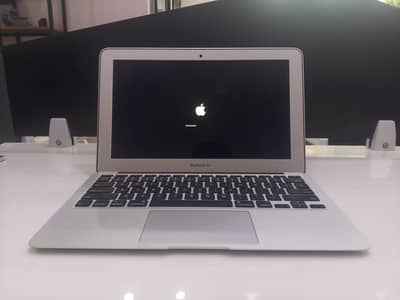 APPLE Macbook Air 2015  Core i5 / 4GB Ram / 128GB SSD Lush Condition
