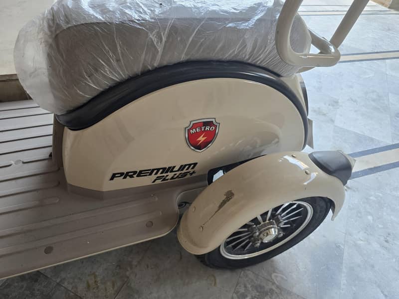 Premium plus E Vehicle. 3