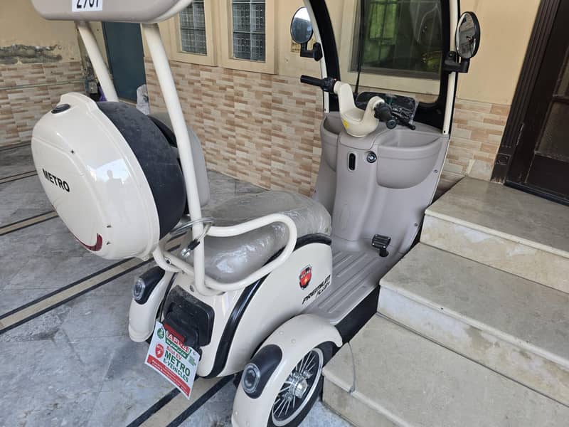 Premium plus E Vehicle. 4
