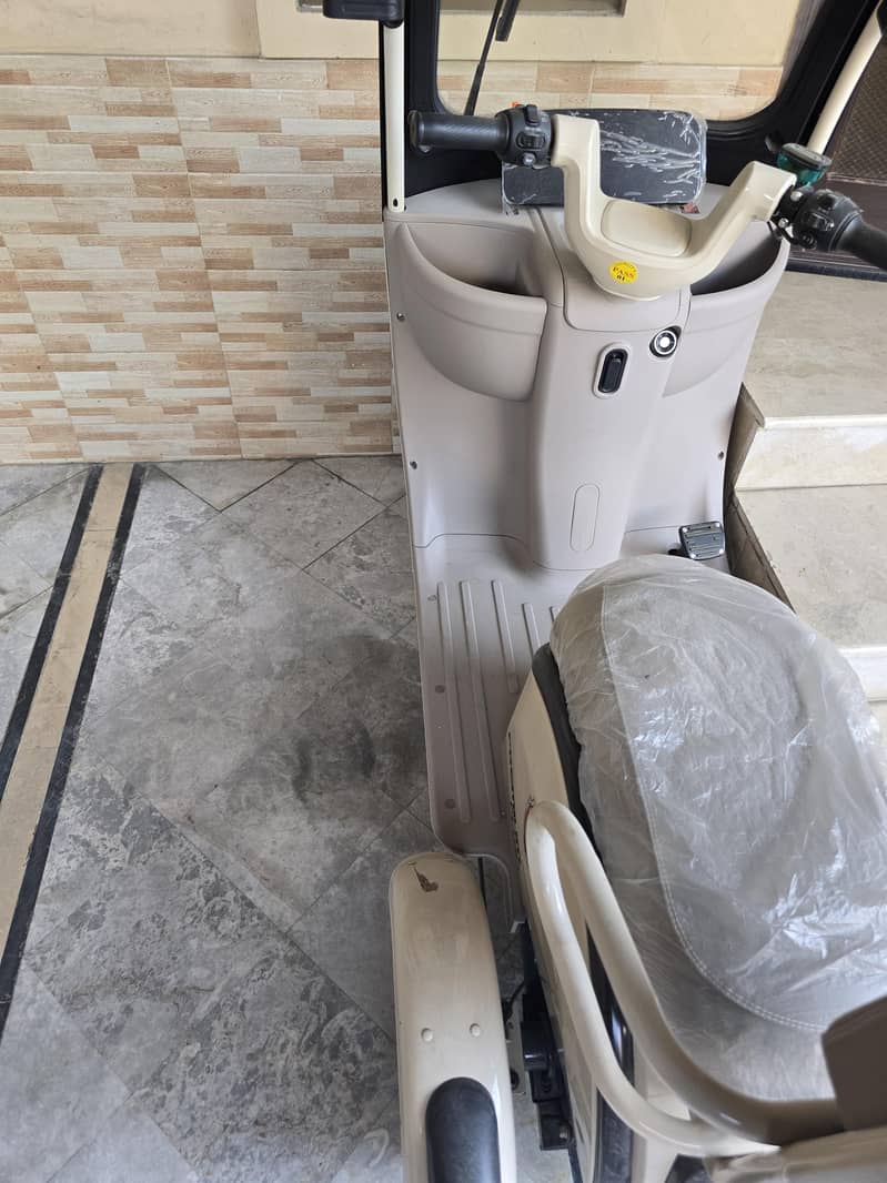 Premium plus E Vehicle. 5