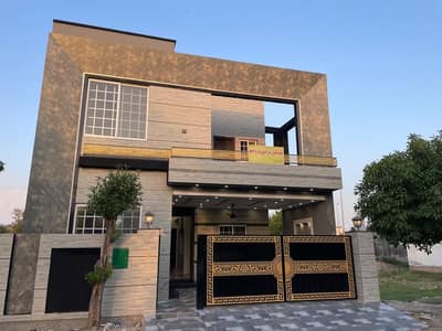 BRAND NEW HOUSE FACING PARK 8 MARLA HOUSE AVAILABLE FOR SALE AT SUPPER LOCATION