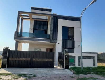BEAUTIFUL DESIGN 10 MARLA HOUSE AVAILABLE FOR SALE IN BAHRIA ORCHARD FOUR