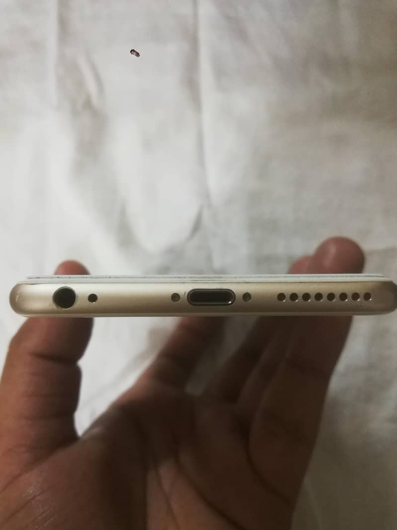 Apple iPhone 6 plus 0