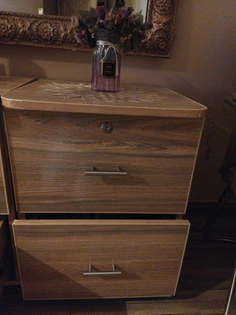 one side table 0