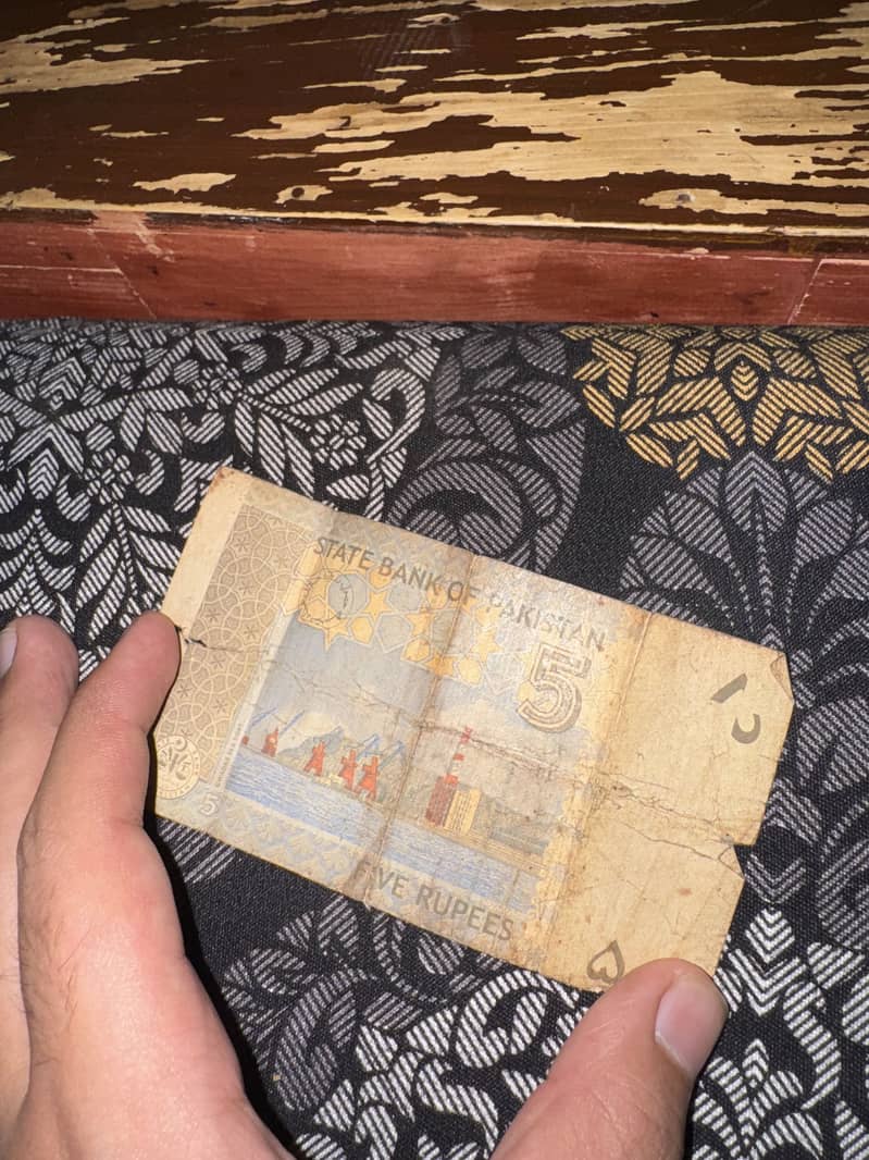 5 rupees note Pakistani 1
