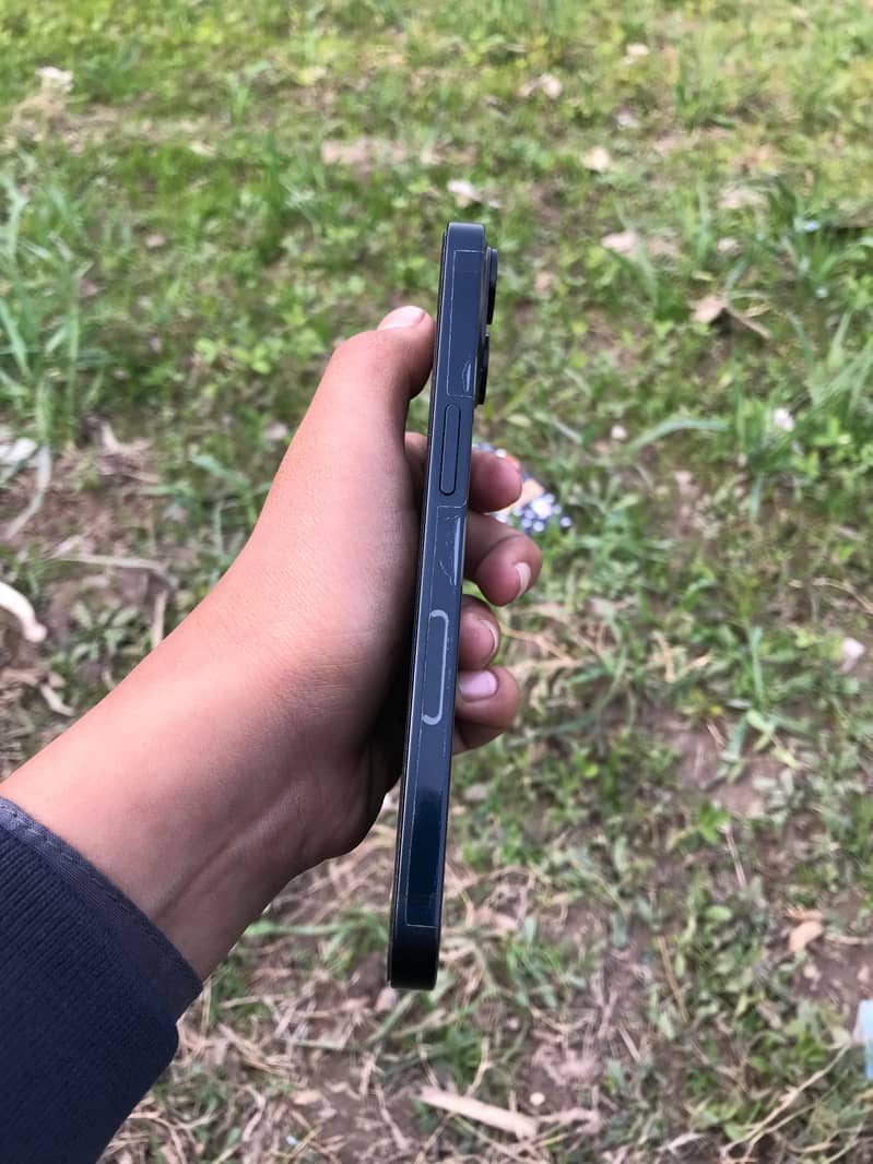 iPhone 13 3