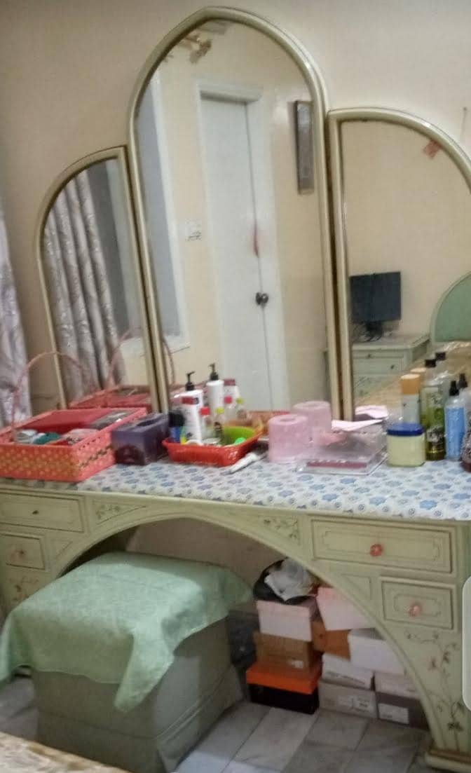 Dressing Table 0