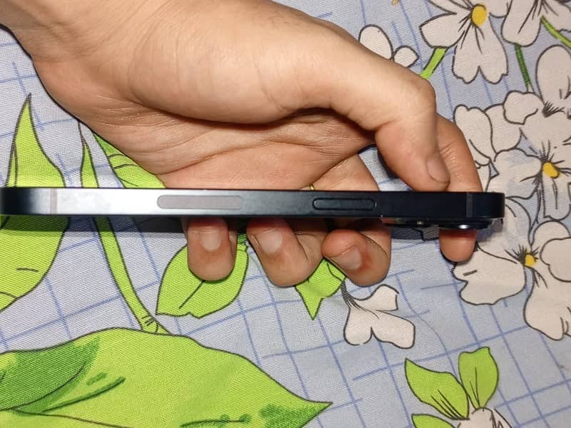iPhone 14 1