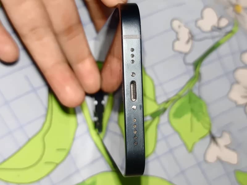 iPhone 14 4