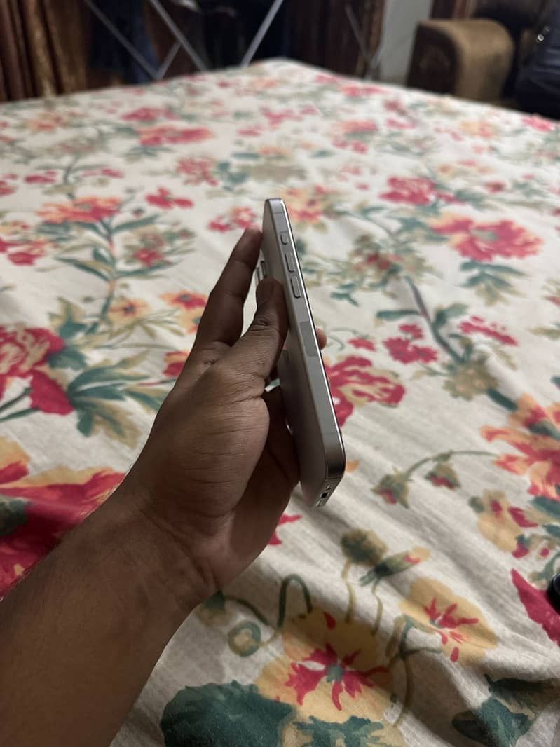 iPhone 15 pro 2