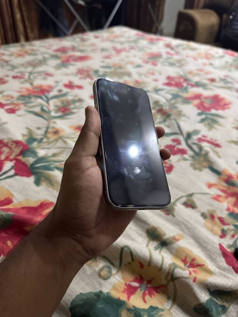 iPhone 15 pro 3