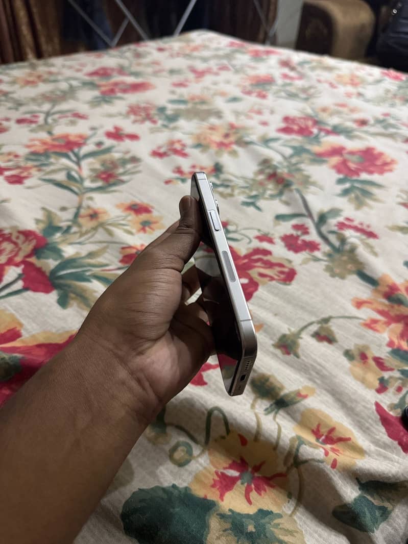 iPhone 15 pro 5