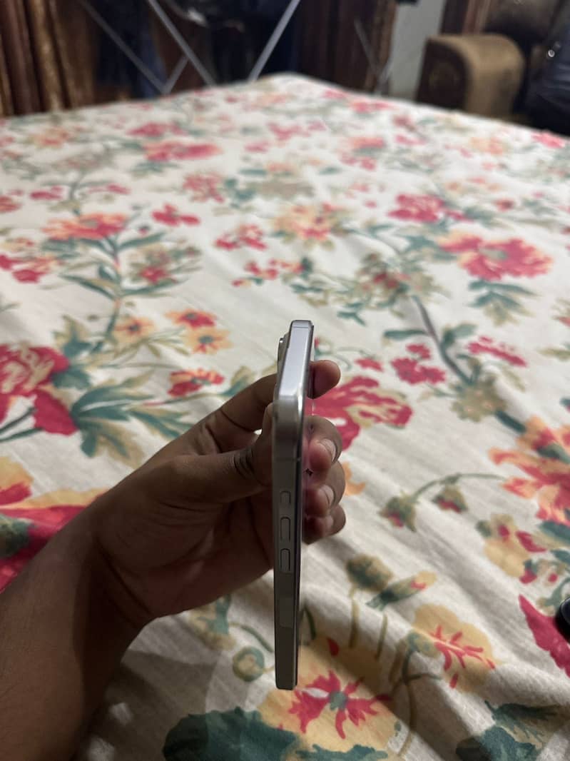 iPhone 15 pro 6