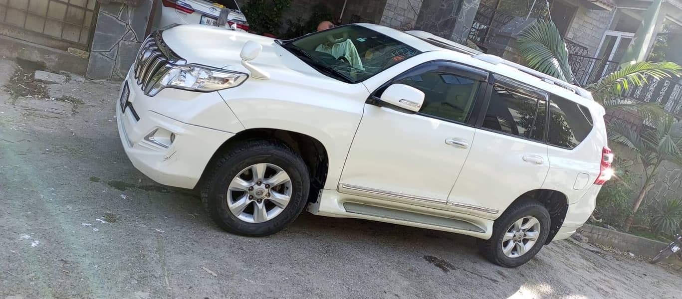 Prado TX Mint condition 8