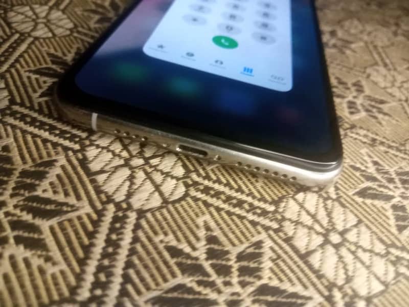 Iphone xs max 4