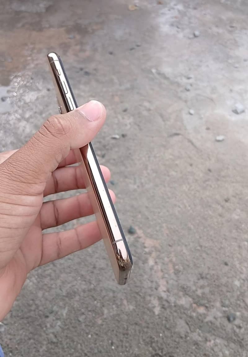 iphone 11 pro max 4