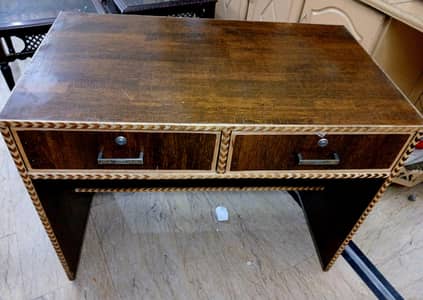 table with 2 drawers