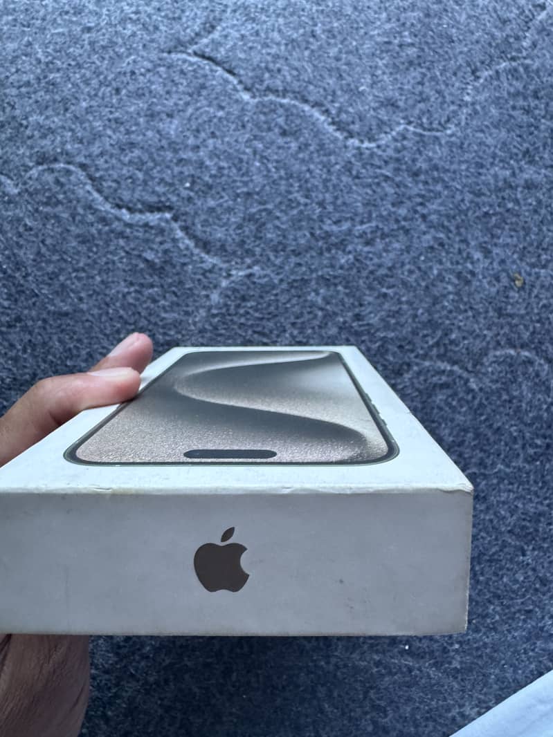 Apple iPhone 15 Pro Max 12