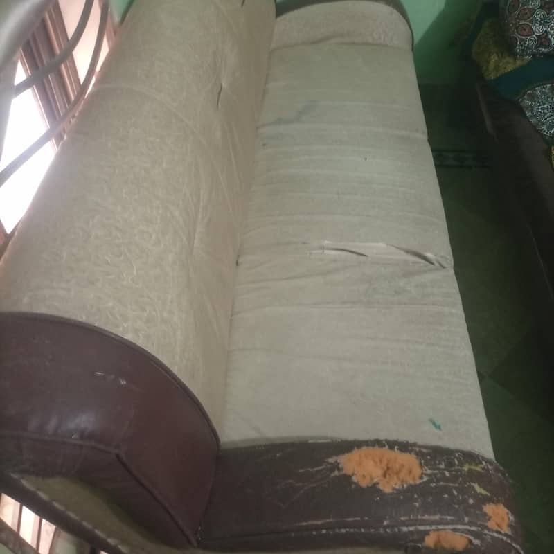 Used Sofa 0