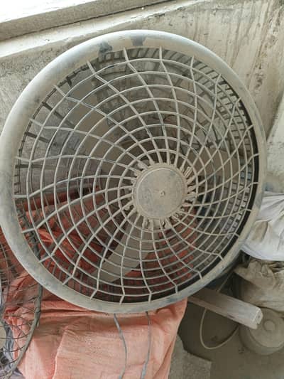 3 bracket fan