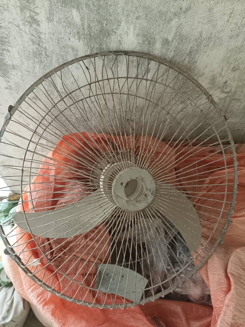 3 bracket fan 1