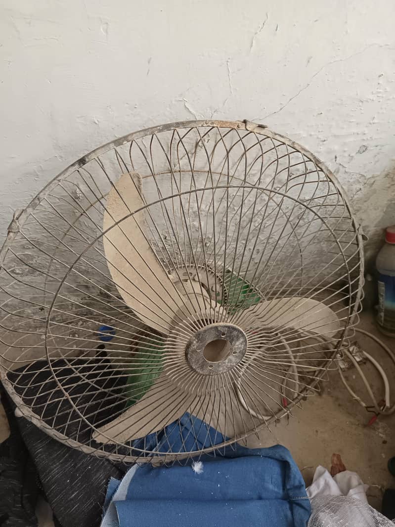 3 bracket fan 2